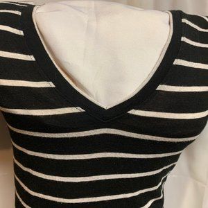 Zenana Outfitters M long striped comfy tshirt